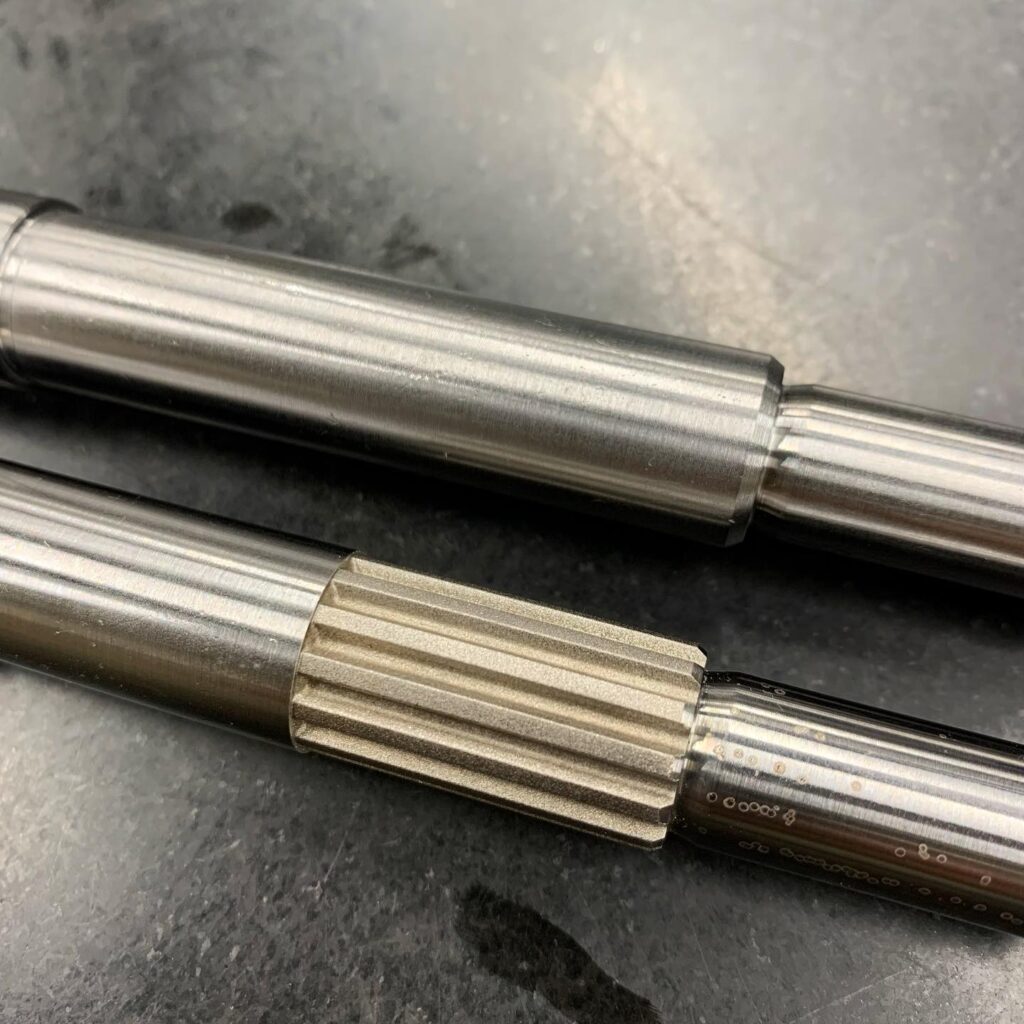 指定されたスプラインの加工を型彫放電加工で行いました。